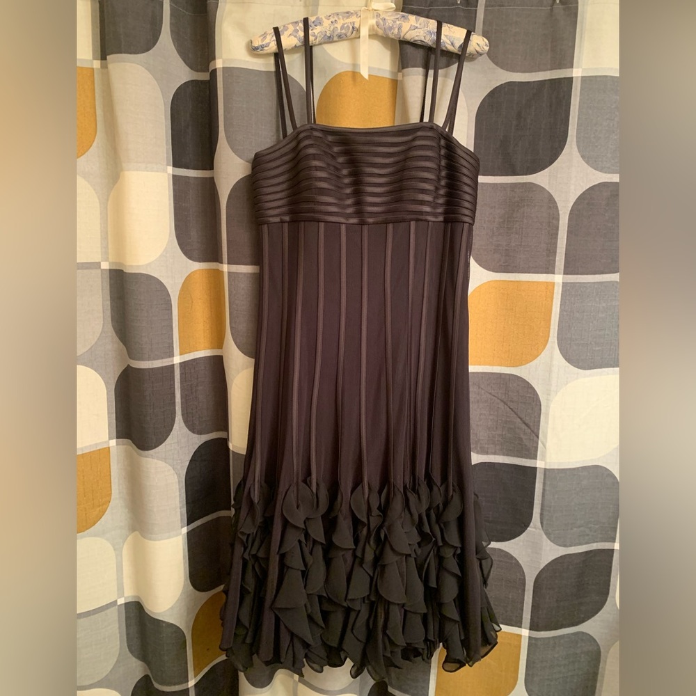 JS Collections Black Ruffled Midi Dress - Picture 5 of 7